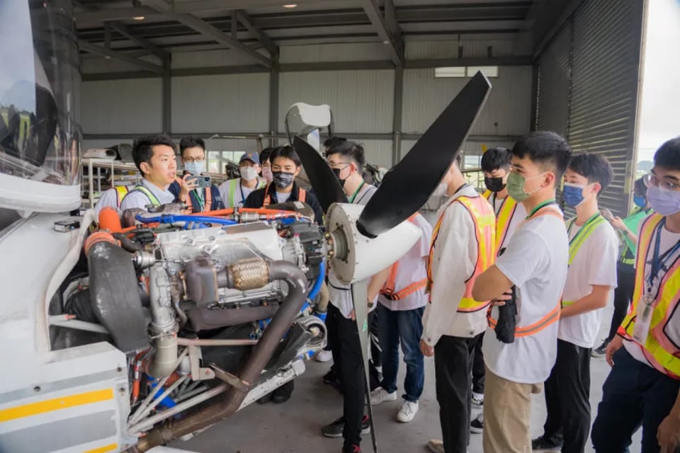 年度活動 - 我的青航時代 2022航發會x暑期航空營 體驗真實的機師飛行訓練活動紀錄封面