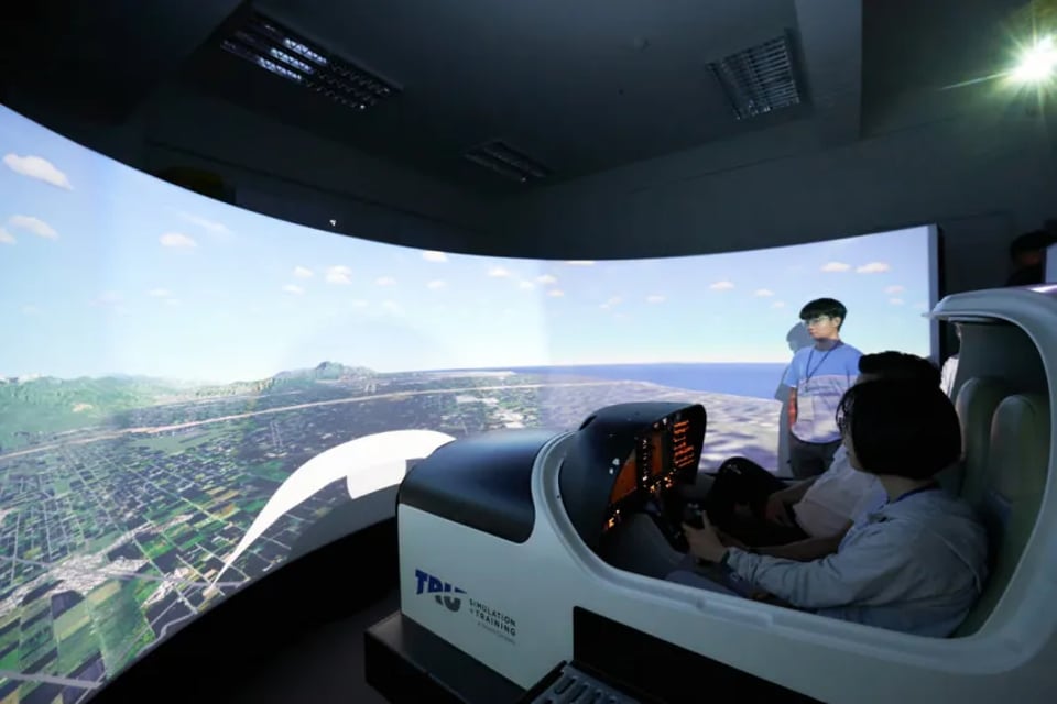 年度活動 - 2023航發會X暑期航空營 飛行員訓練一日體驗營活動紀錄封面